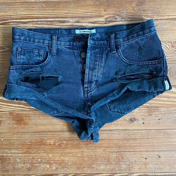 One Teaspoon Black Dark Denim Jean Shorts Distressed Size 25 - Picture 2 of 5